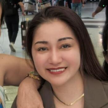 Babysitter Dubai: Angela