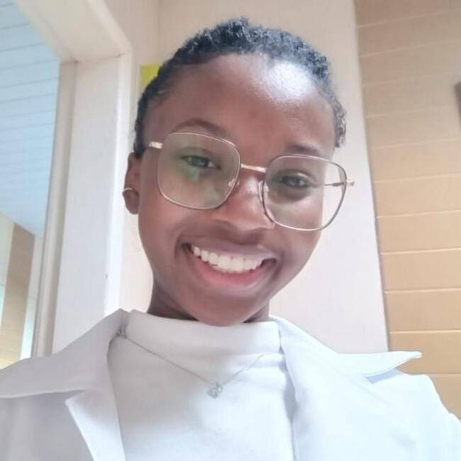 Babysitter in Niterói: Ana