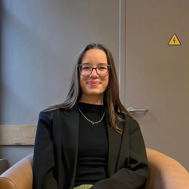 Babysitter in Dol-de-Bretagne: Angéline