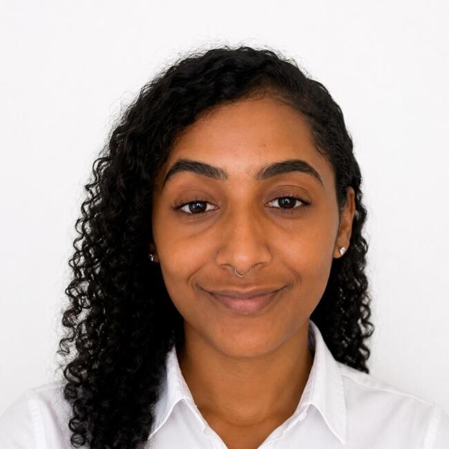 Babá em Recife: Débora