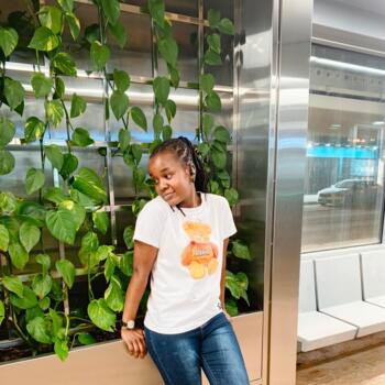 مربية أطفال في الرياض: Brenda