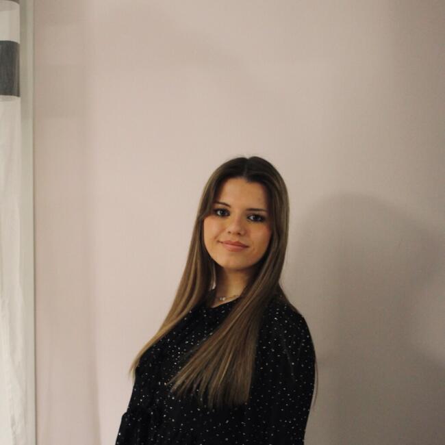 Babysitter in Mont-Saint-Aignan: Camille