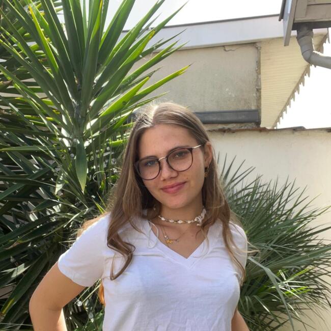 Babysitter in Bordeaux: Elissandre