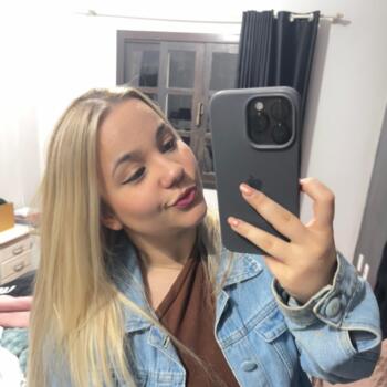 Babá em Brusque: Victoria