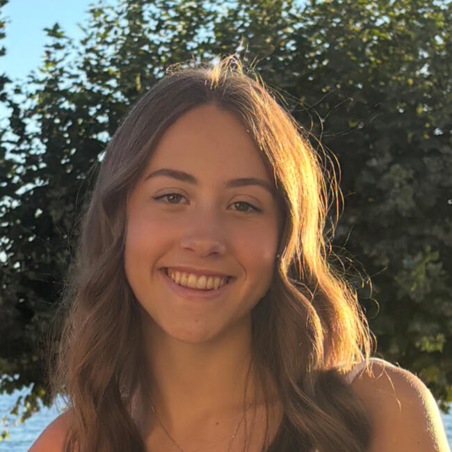 Baby-sitter in Thônex: Alison