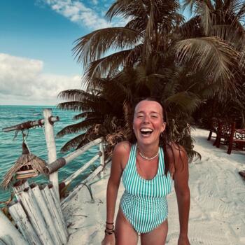 Babysitter in Le Longeron: Flora