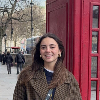 Babysitter in Le Barp: Iona