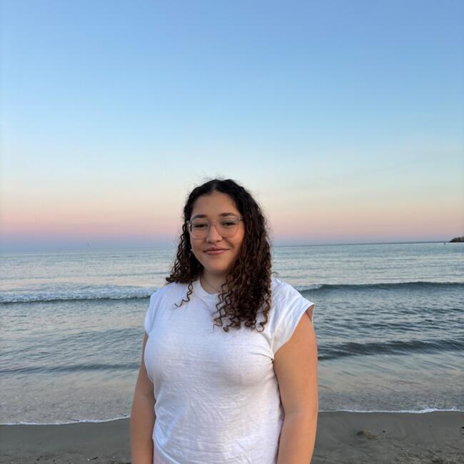 位于塞纳河畔阿涅勒的临时保姆: Manel