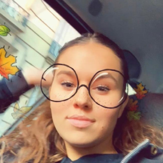 Babysitter in Le Mesnil-Saint-Denis: Nina
