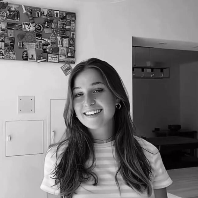 Babysitter in Marseille: Sara