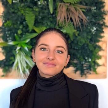 Babysitter in Cannes: TARA