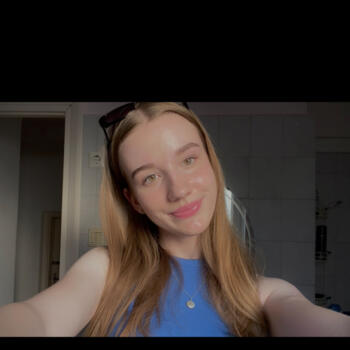 Babysitter in Budapest: Sára