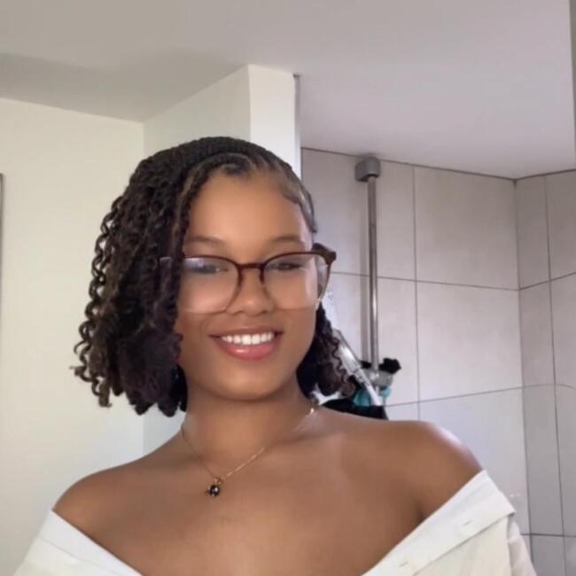 Babysitter in Bordeaux: Lara