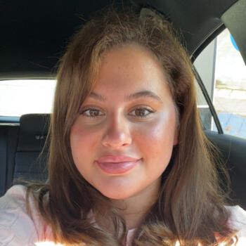 Babysitter in Sint-Agatha-Berchem: Esma