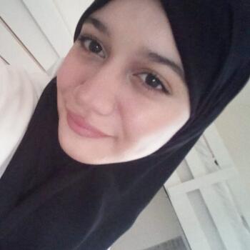 جليسة أطفال في البثنة: Reem