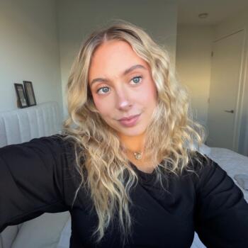 Babysitter Gold Coast: Mira
