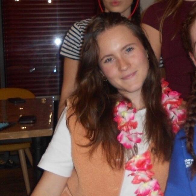 Babysitter in Saint-Pée-sur-Nivelle: Laura