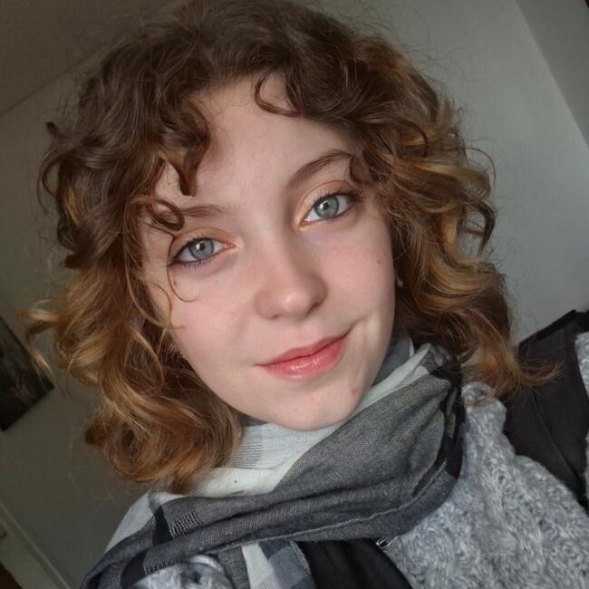 Babysitter in Joué-lès-Tours: Yarilyna