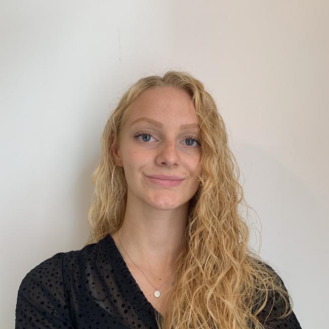 Babysitter in Ailly-sur-Somme: Emma