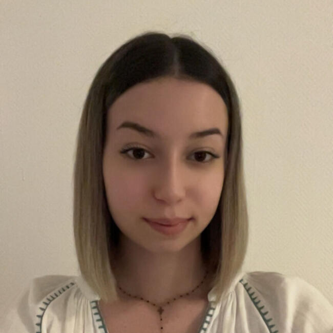 Babysitter in Riorges: Deborah