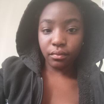 Babysitter in Southdene: Cassie