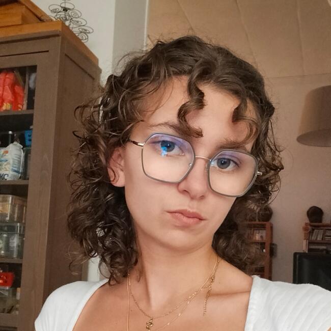 Babysitter in Pessac: Amélia