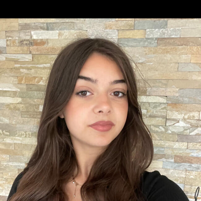 Babysitter in Donnery: Athena