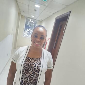 جليسة أطفال دبي: Joy