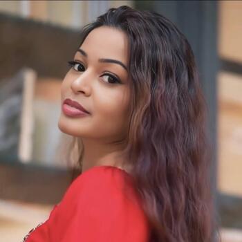 Babysitter in Saint-Marc-des-Carrieres: Maimouna