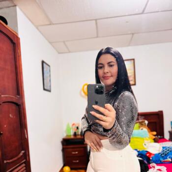 Niñera Girón: LUCY