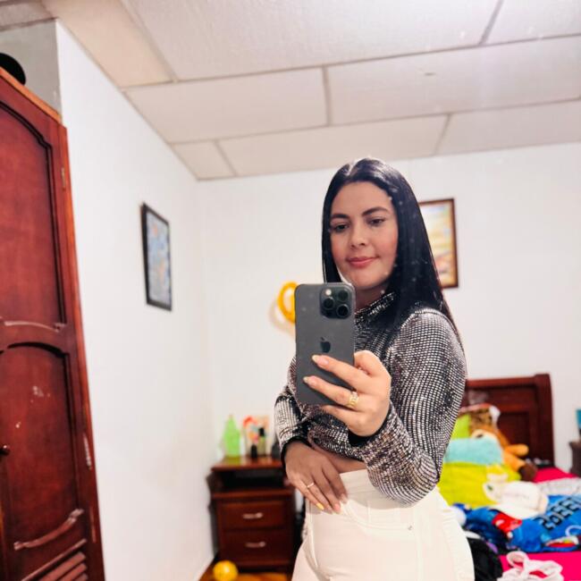 Niñera en Girón: LUCY