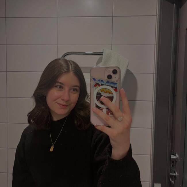 Babysitter in Turku: Alaïs