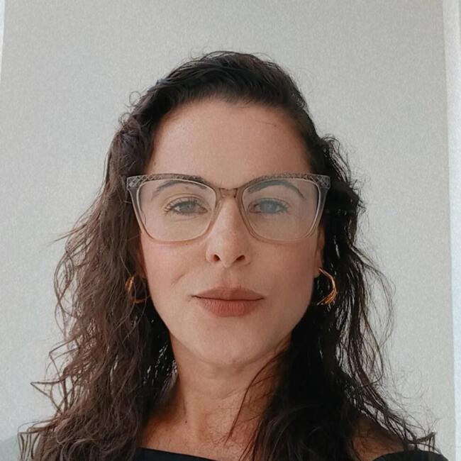 Babysitter in São José: Débora