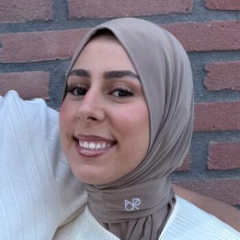 Babysitter Helmond: Dounia