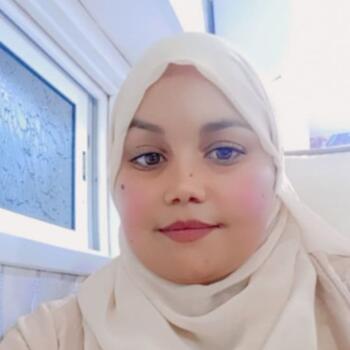 Nanny in Tipasa: زينب