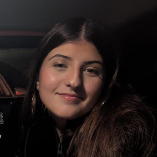 Babysitter in Roses: Aina