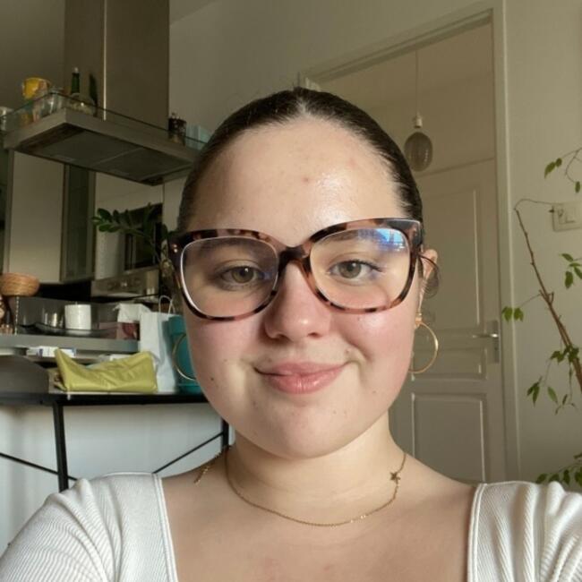 Babysitter in Alfortville: Apolline