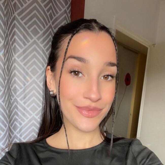 Babysitter in Saint-Symphorien-sur-Coise: Karen