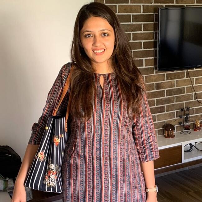 अहमदाबाद में बेबीसिटिंग की नौकरी: Dhwani