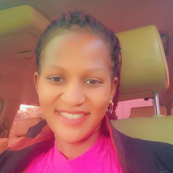 مربية أطفال دبي: Justine