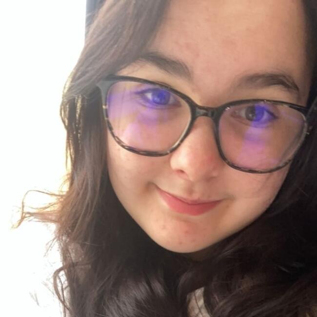 Babysitter in Mont-Saint-Aignan: Lou-anne