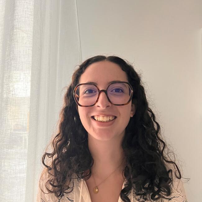 Babysitter in La Rochelle: Emilie