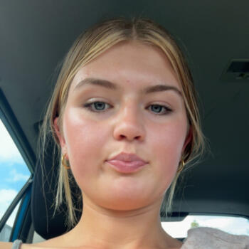 Babysitter Orewa: Holly