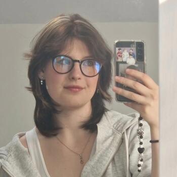 Babysitter in Gunpo: Julia