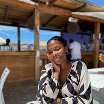 Babysitter in Weesp: Sinelizwi