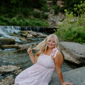 Babysitter in Manhattan (Kansas): Kinley