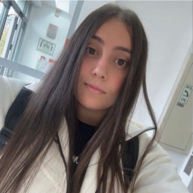 Babysitter in Petah Tikva: מאיה