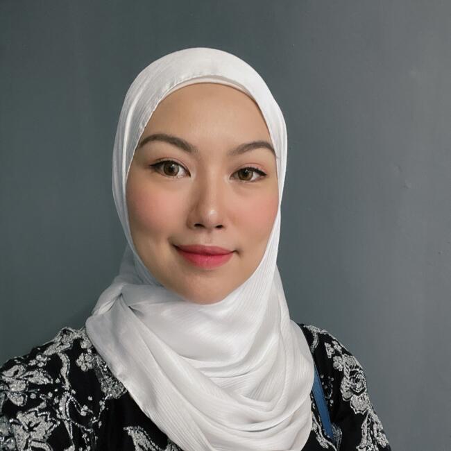 Pengasuh di Batu Caves: Bella