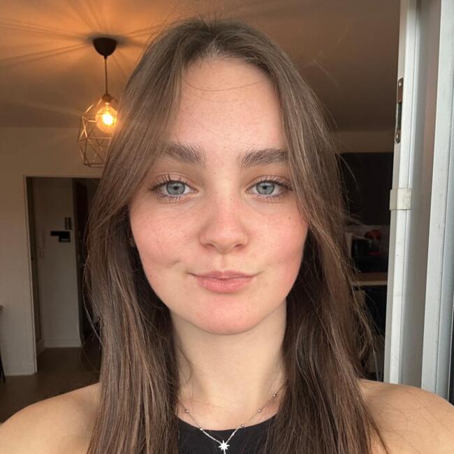 Babysitter in Tours: Lola