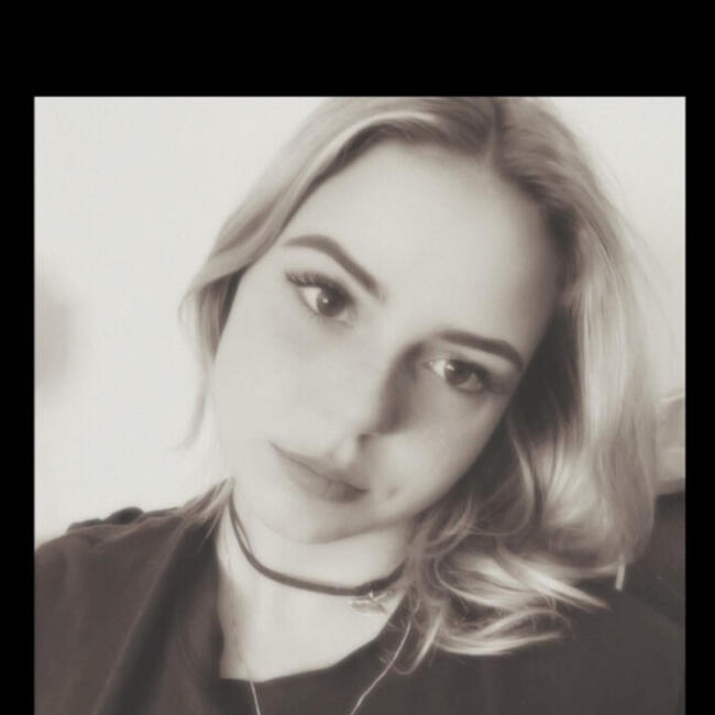 Babysitter in Budapest: Zamira